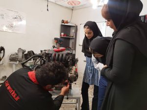 مکانیک خودرو ویژه ی بانوان