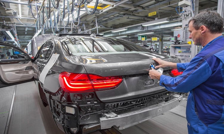 شرکت در کارخانه ماشین سازی