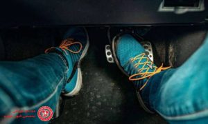 علت خاموش شدن ماشین هنگام برداشتن پا از روی گاز چیست؟