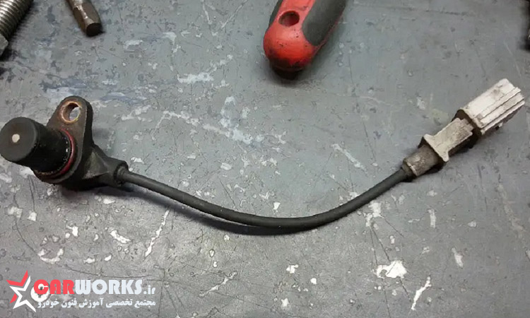 چرا عقربه دور موتور پراید از کار می‌افتد؟ بررسی کامل دلایل فنی، الکتریکی و راهکارهای عملی برای رفع مشکل